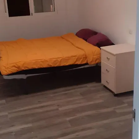 Vakantiehuis Spacious In Near Sea *