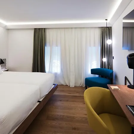 One Shot Reina Victoria Otel Valensiya