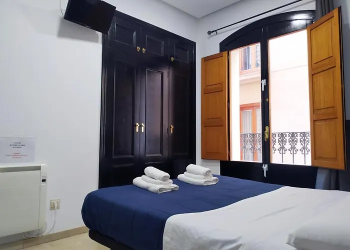 Flats Friends Plaza De La Reina