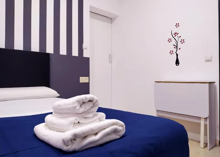 Flats Friends Plaza De La Reina بيت ضيافة فالنسيا