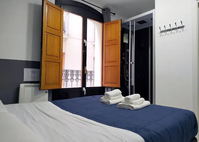 بيت ضيافة Flats Friends Plaza De La Reina فالنسيا