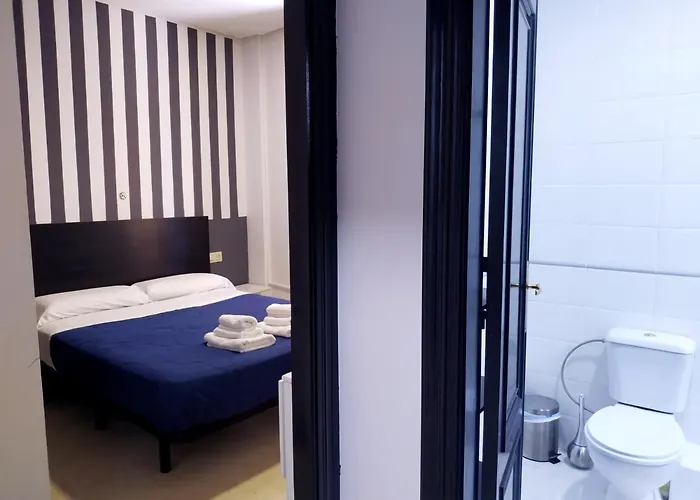 Flats Friends Plaza De La Reina بيت ضيافة