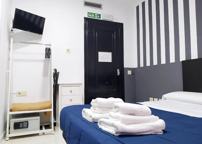 Πανσιόν Flats Friends Plaza De La Reina 4*