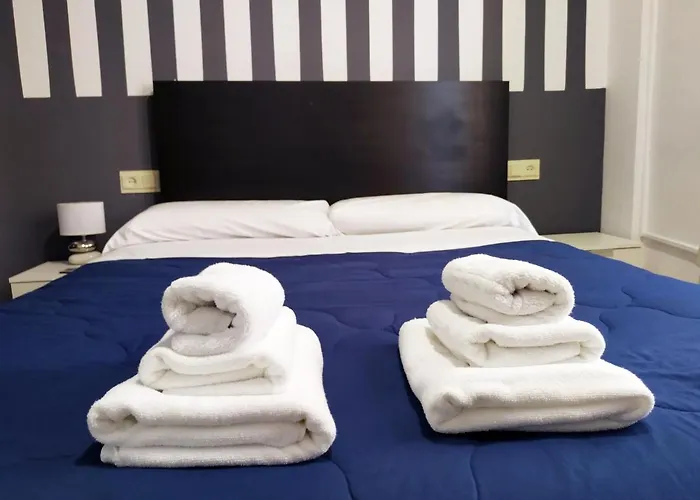 Flats Friends Plaza De La Reina Πανσιόν 4*