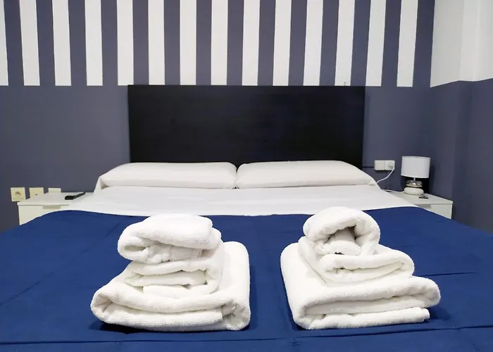 Flats Friends Plaza De La Reina بيت ضيافة