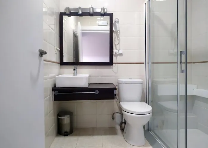 Flats Friends Plaza De La Reina