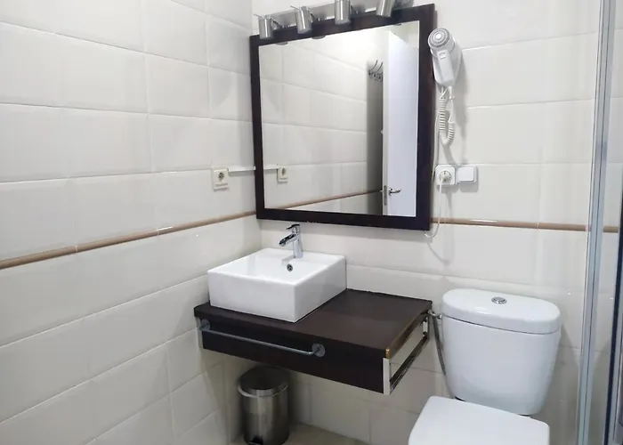 Πανσιόν Flats Friends Plaza De La Reina 4*