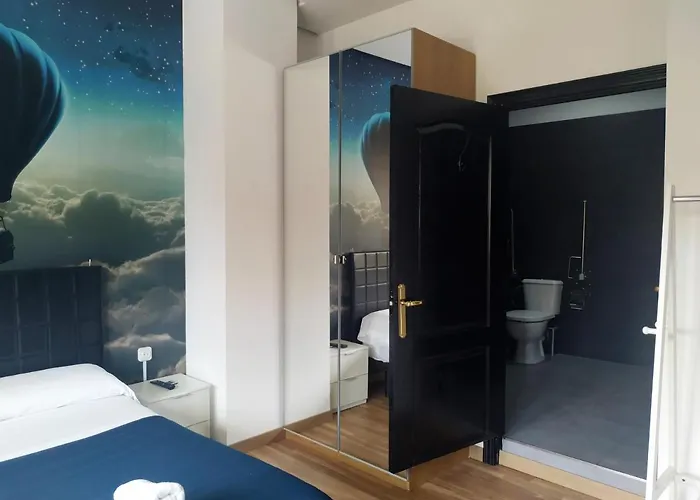 Flats Friends Plaza De La Reina بيت ضيافة