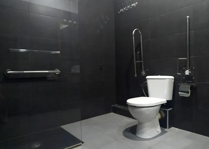 Flats Friends Plaza De La Reina