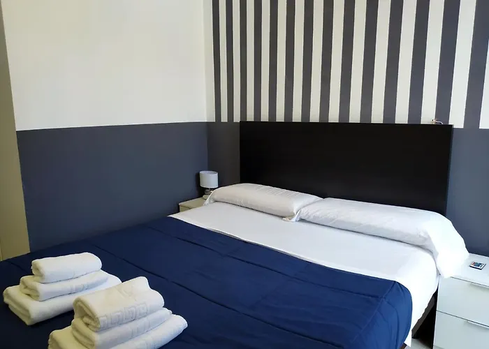 Flats Friends Plaza De La Reina بيت ضيافة 4*