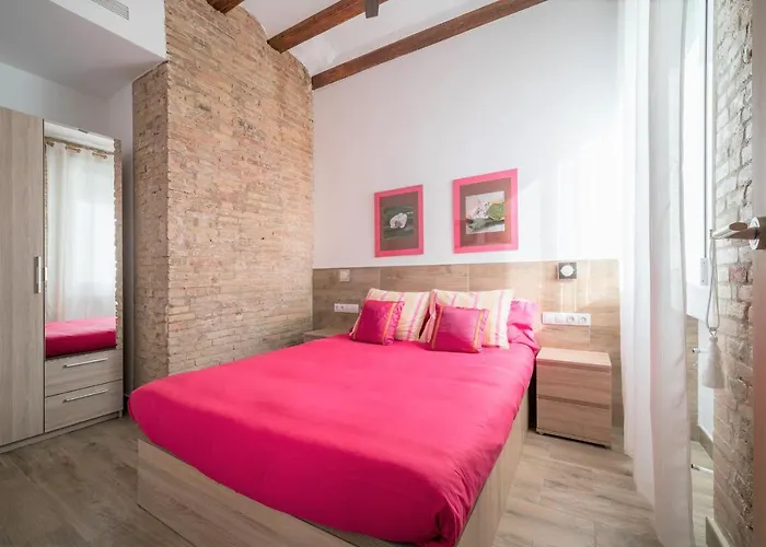 Flats Piera Center شقة *