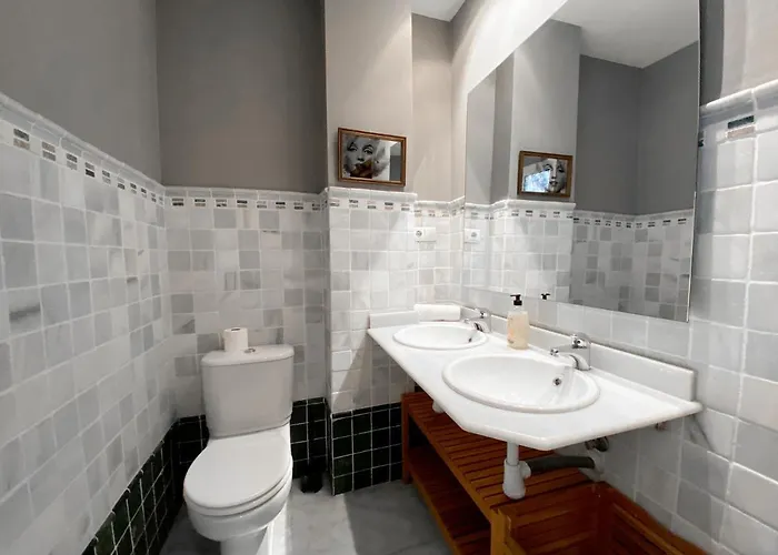 Centro. Wifi/aacc Jacuzzi *