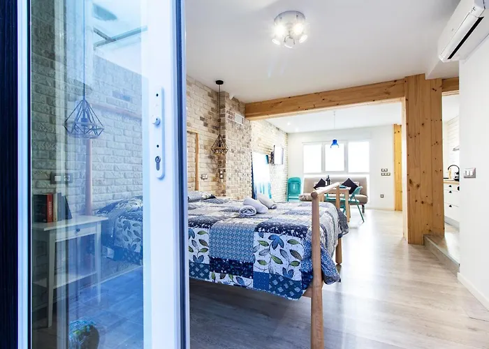 Chic Y Renovado Loft En La Playa Βαλένθια