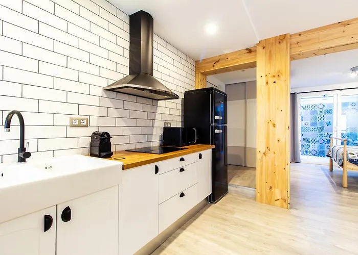 Chic Y Renovado Loft En La Playa Βαλένθια