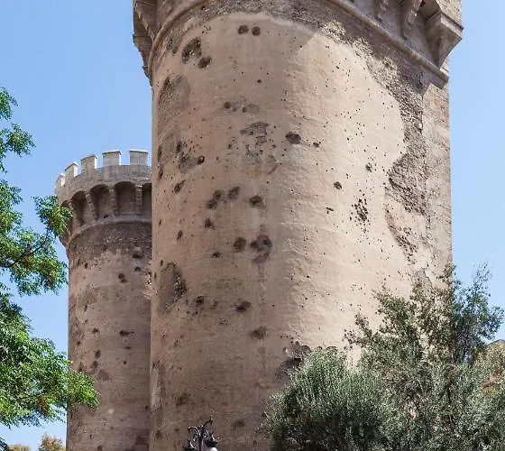 Céntrico Torres De Quart.