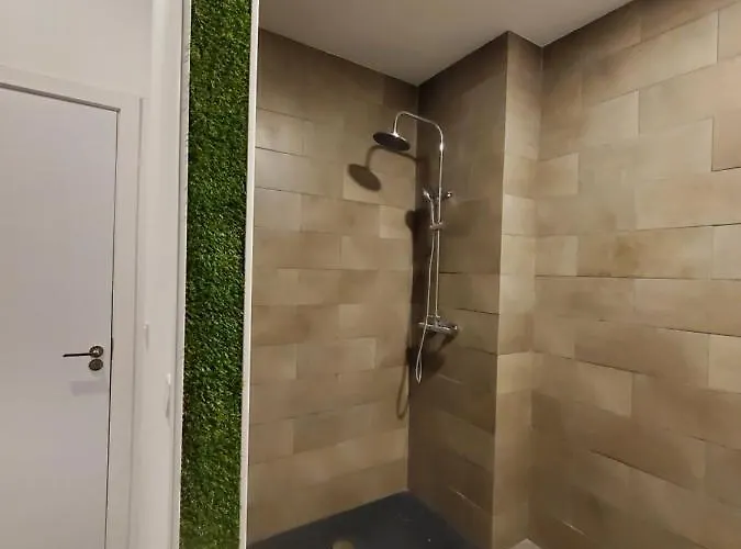 Small And Cozy - G *