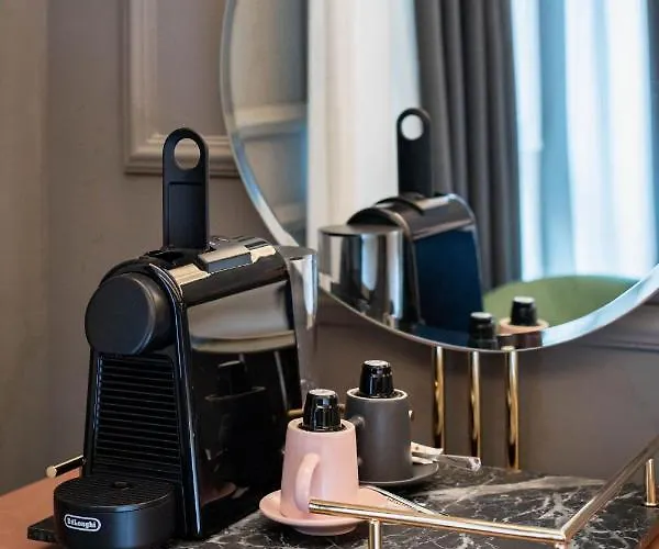 Reina 107 Boutique 4*