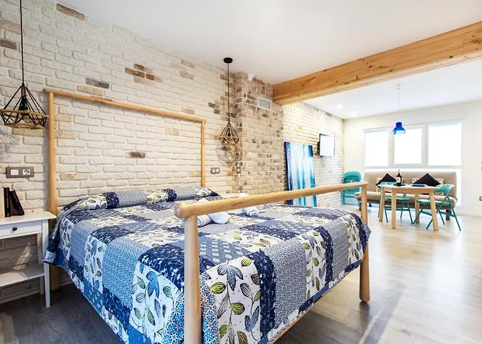 Chic Y Renovado Loft En La Playa 아파트