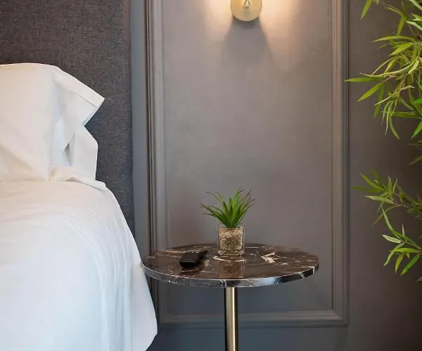 Reina 107 Boutique Valence