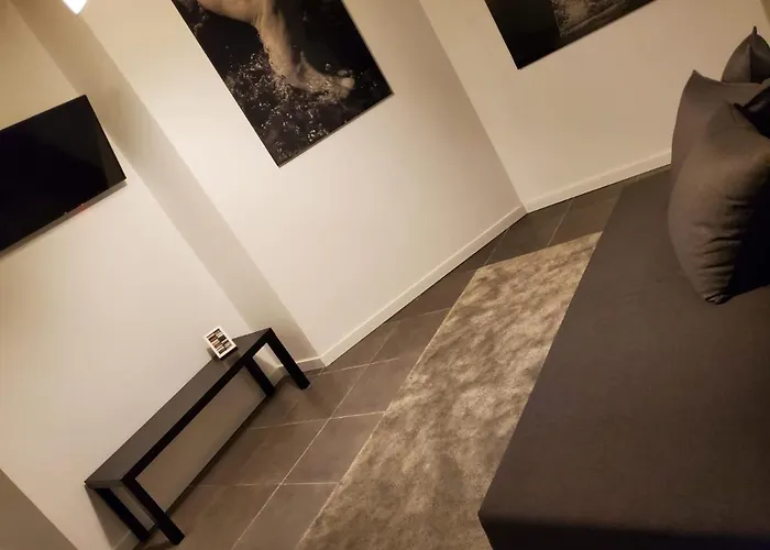 Small And Cozy - G *