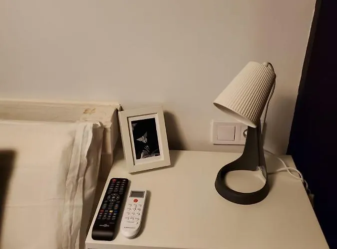 Small And Cozy - G Valence