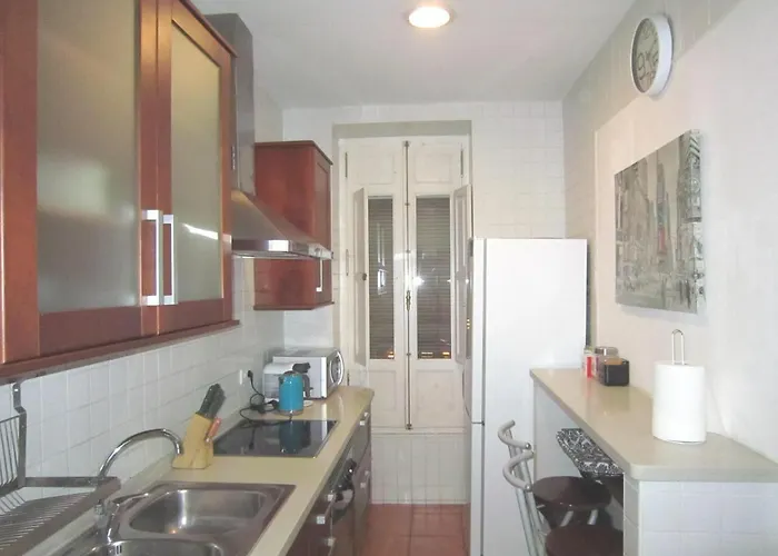 Main Station Apartment *