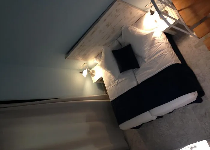 애드 혹 카르멘 호텔