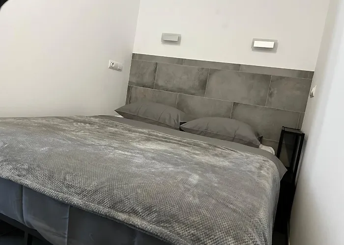 Near The Port, Of Arts And 10min To The