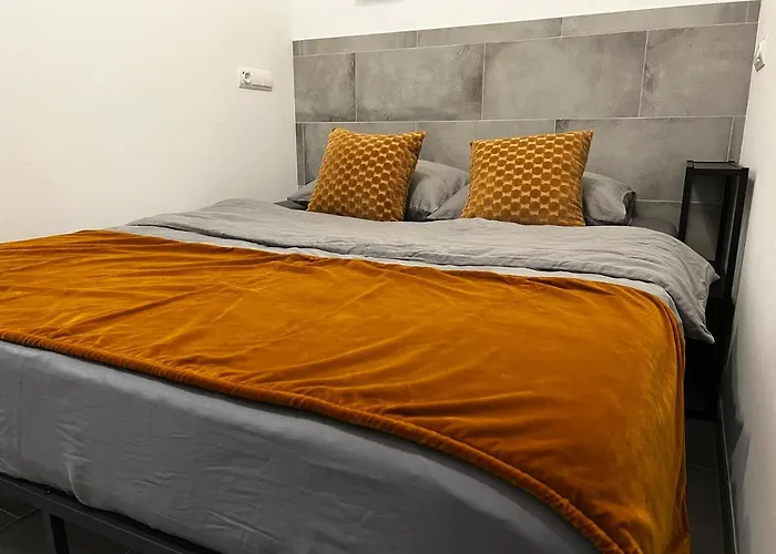 Near The Port, Of Arts And 10min To The *