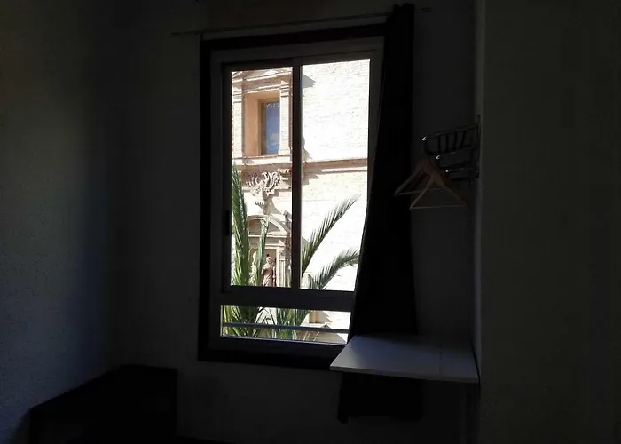 Russafa Youth Hostel *