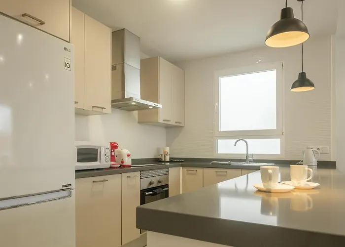 Spacious Penthouse With Private Terrace *