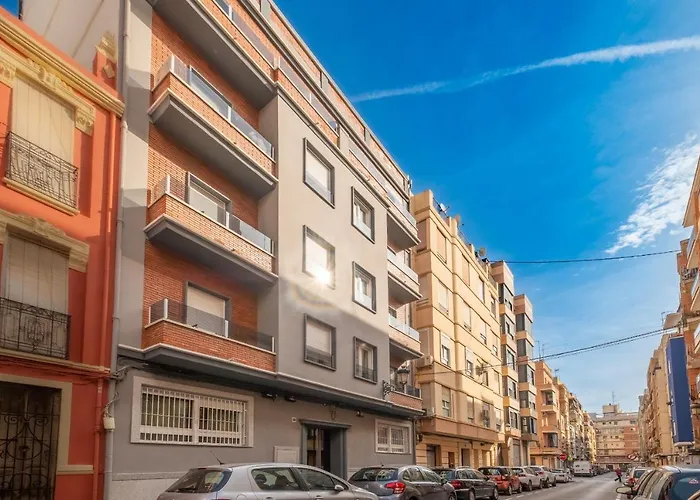 Spacious Clean & Colorful Quiet Zone Apartamento