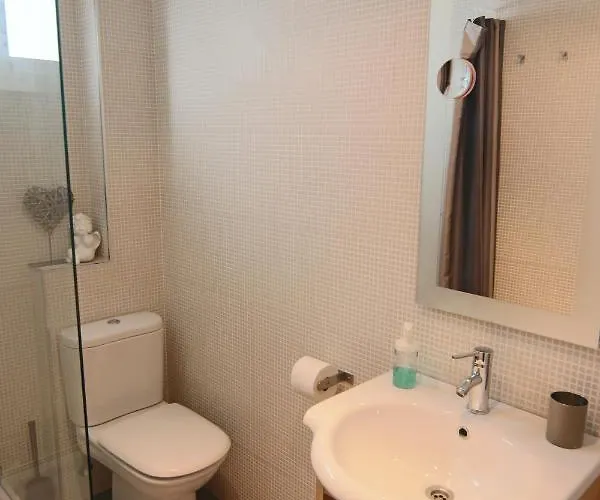 Appartement Luminoso. Comodo. Acogedor. Wifi. Junto A Ave