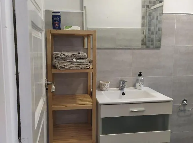 1 Casa Temporal Con Terraza En Capital * Valencia