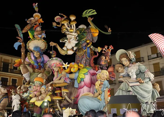 Luminoso. Comodo. Acogedor. Wifi. Junto A Ave فالنسيا