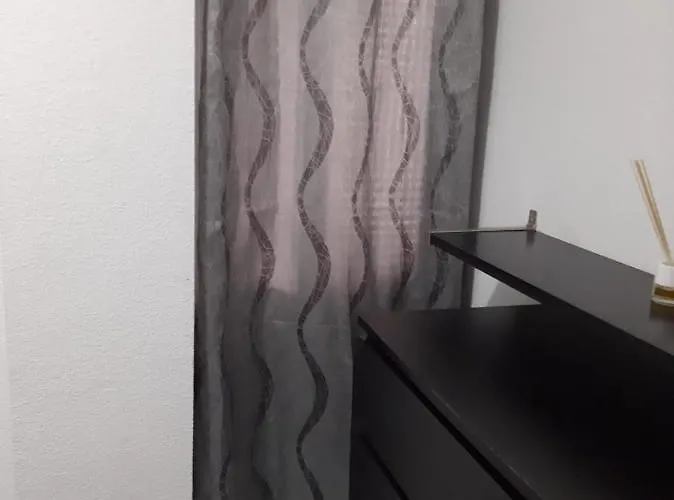 Grande En Piso Compartido Con 2 Adultos * Valencia