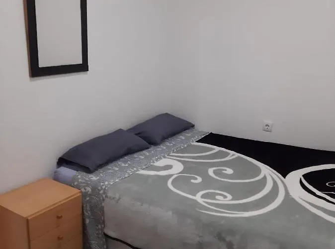 Grande En Piso Compartido Con 2 Adultos 홈스테이 *