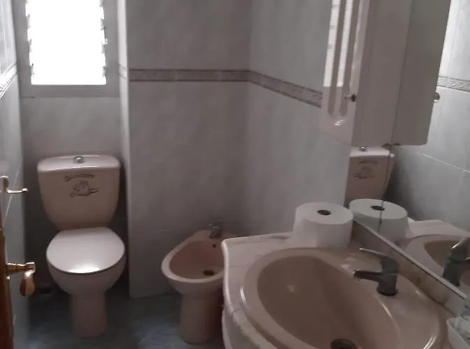 Grande En Piso Compartido Con 2 Adultos 홈스테이