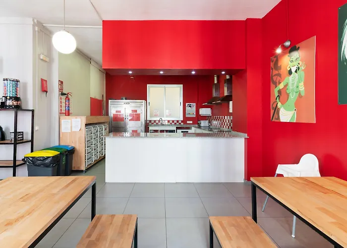 Red Nest * Βαλένθια