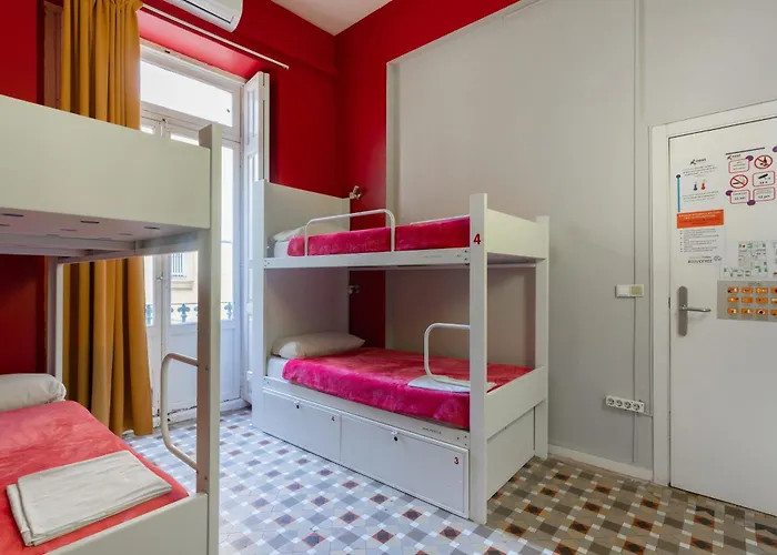 Red Nest بيت شباب *