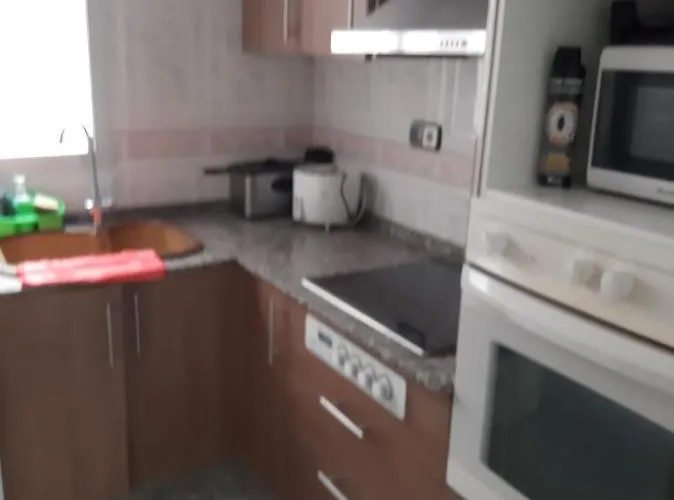 Grande En Piso Compartido Con 2 Adultos