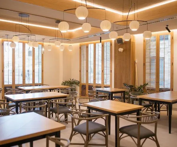 Myr Puerta Serranos فالنسيا