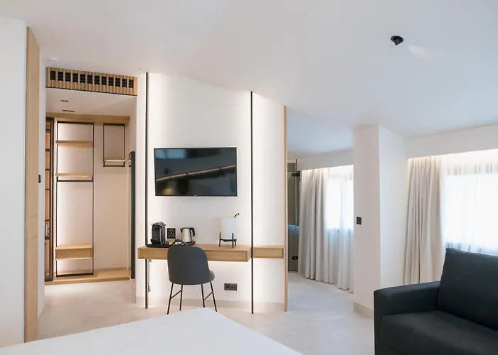 فندق Myr Puerta Serranos 4*