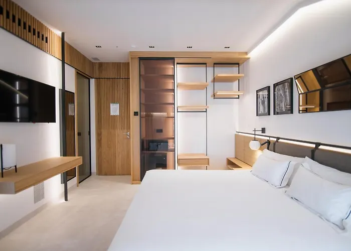 Myr Puerta Serranos Valencia