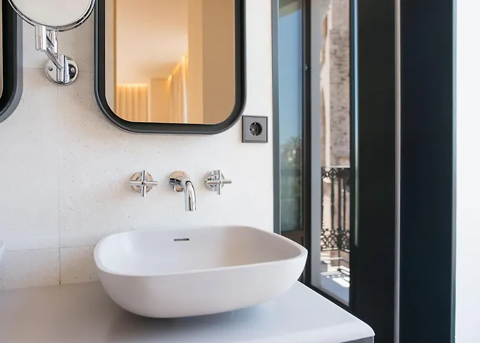 Myr Puerta Serranos فالنسيا