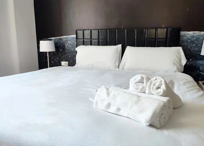 بيت ضيافة Flats Friends Plaza De La Reina فالنسيا