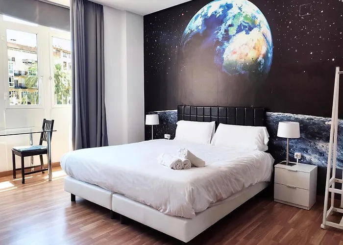 Flats Friends Plaza De La Reina