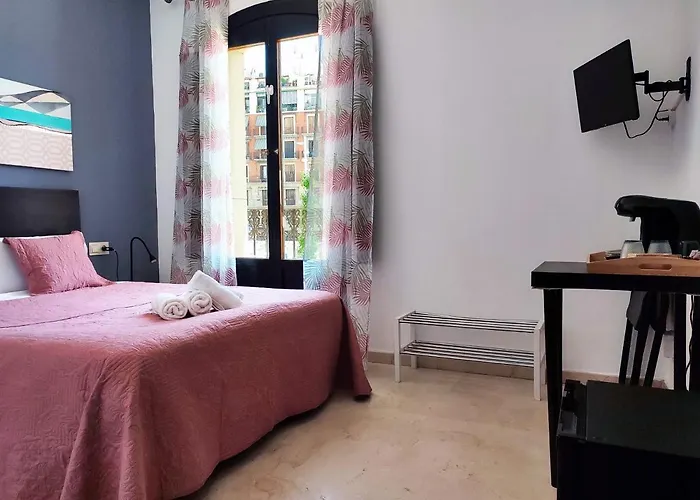 Flats Friends Plaza De La Reina