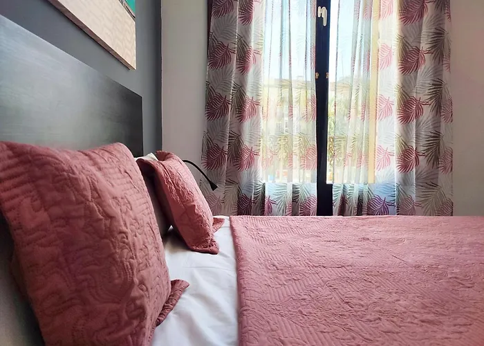 Flats Friends Plaza De La Reina 4*