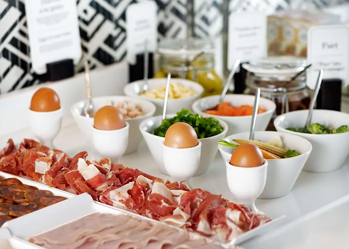 Отель Nh Collection Colon 4*